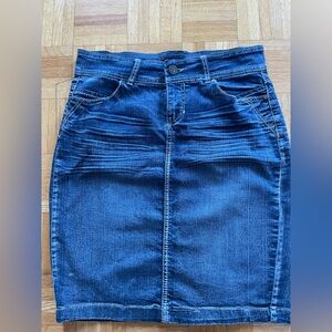 Parasuco Dark Blue Denim Skirt Woman’s Size 10